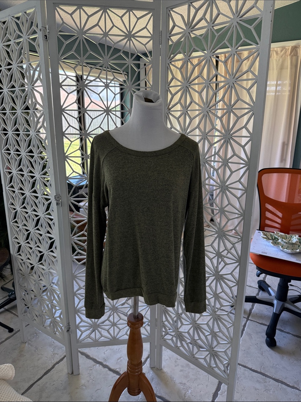 Harlowe & Graham Olive Green Lightweight Knit Sweatshirt